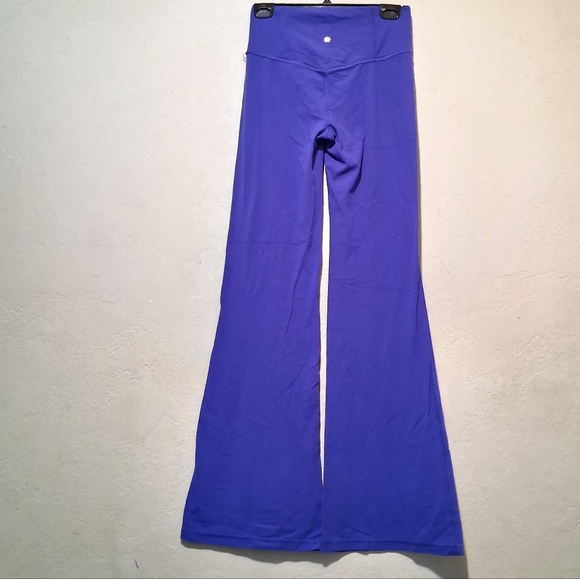 Athleta Elation Flare Pant's Purple SzM Women Yoga Fitness Running - Picture 15 of 15